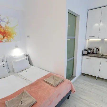 City Studio 3-3 Apartment *
